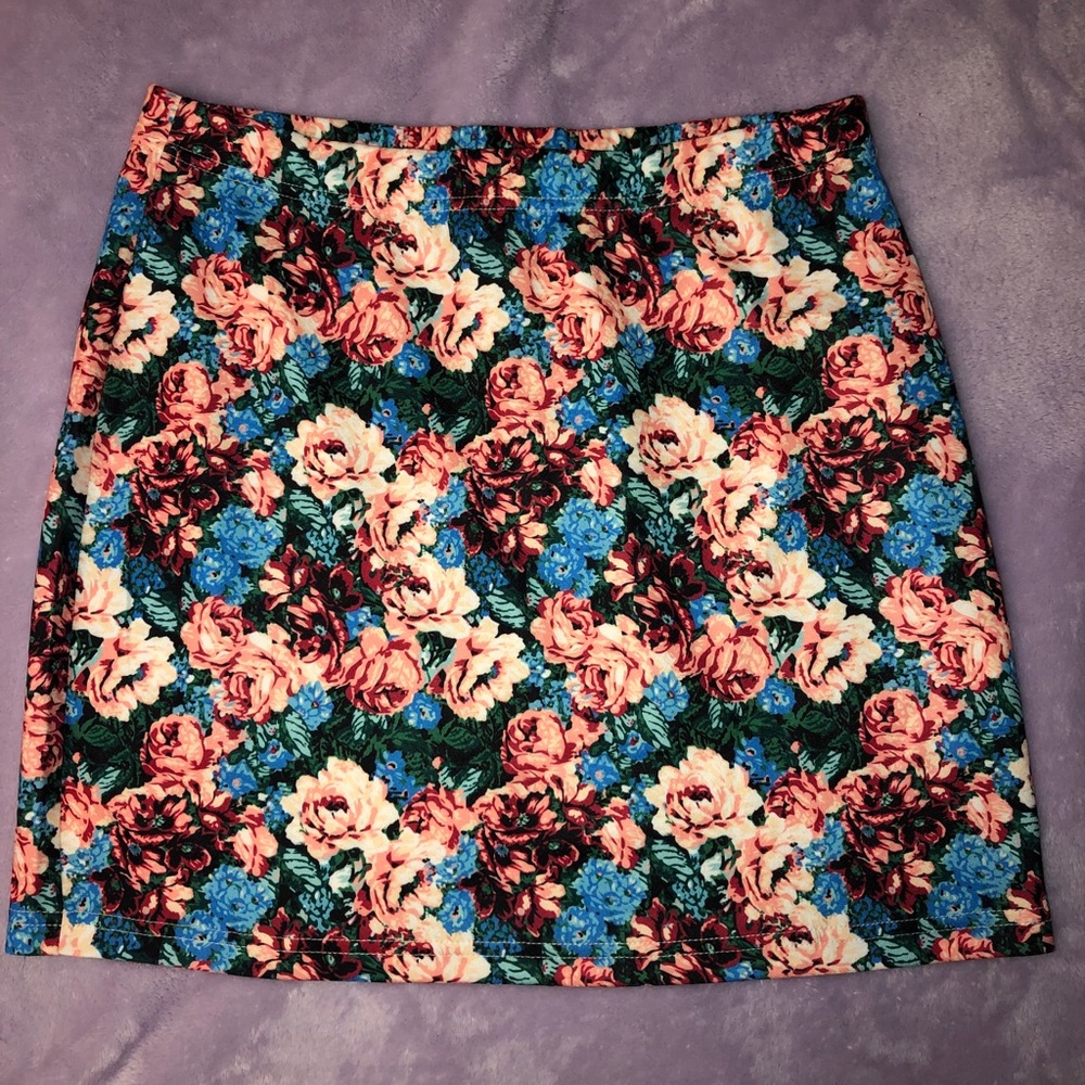 Floral skirt - Picture 2 of 2